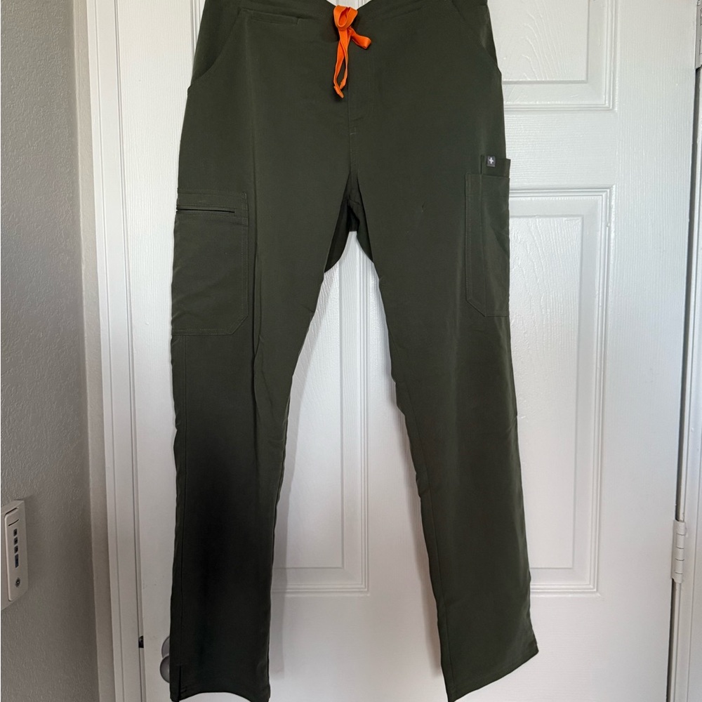 FIGS olive green yola pants size M 🫒